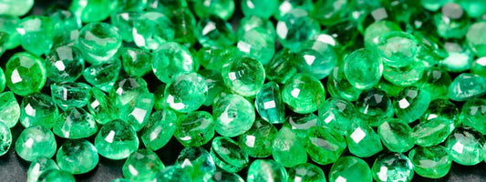 Esmeralda: La Joya Verde del Amor y la Eternidad