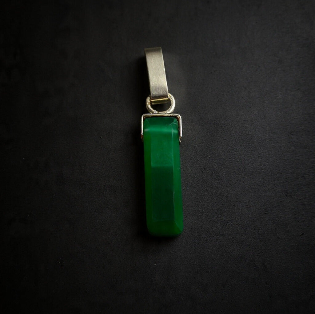 Colgante amuleto cuarzo verde