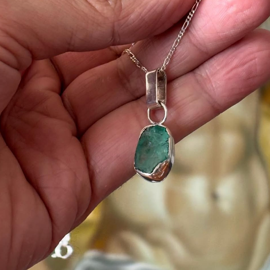 Cadena + dije esmeralda en bruto